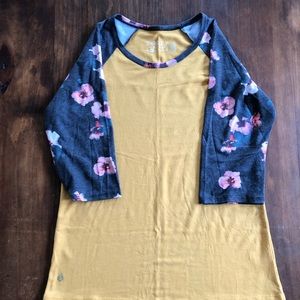 Shredly 3/4 length raglan tee medium